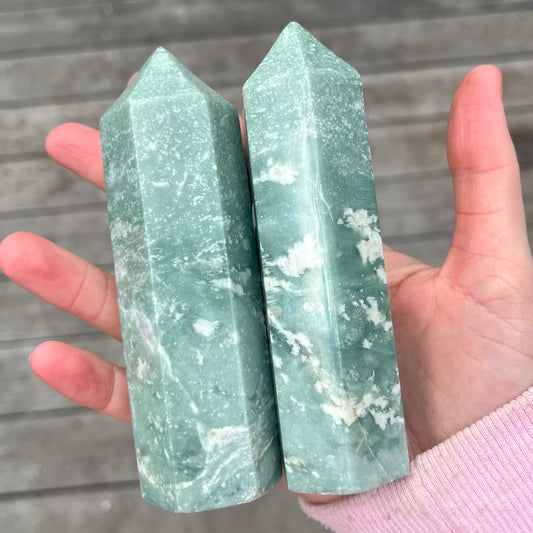 Green Aventurine Medium Point Crystal - Lucky, Positivity, Uplifting