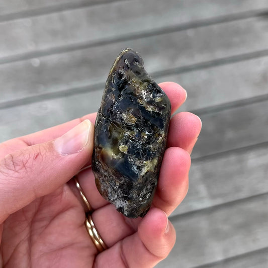 Amber Medium Crystal - Cleansing, Protection, Vitality