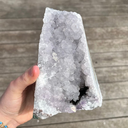 Amethyst XXL Base-Cut Crystal – Calm, Protection & Balance