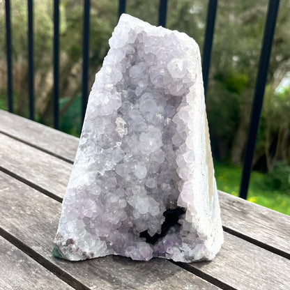 Amethyst XXL Base-Cut Crystal – Calm, Protection & Balance