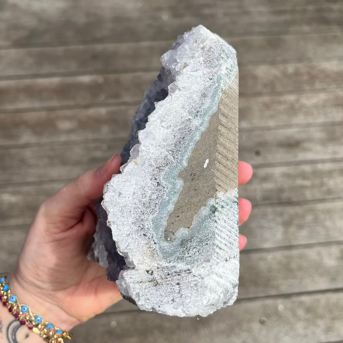 Amethyst XXL Base-Cut Crystal – Calm, Protection & Balance