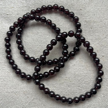 Mozambique Garnet 6mm Beaded Bracelet - Passion