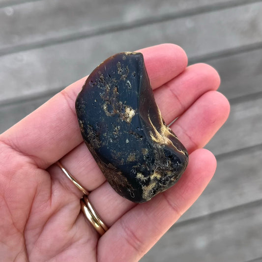 Amber Medium Crystal - Cleansing, Protection, Vitality