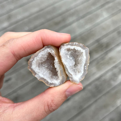SURPRISE Quartz Geode Medium Crystal - Clarity, Amplification, Light