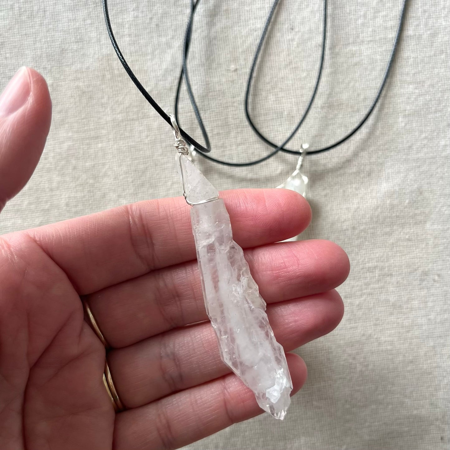 Faden Quartz Pendant