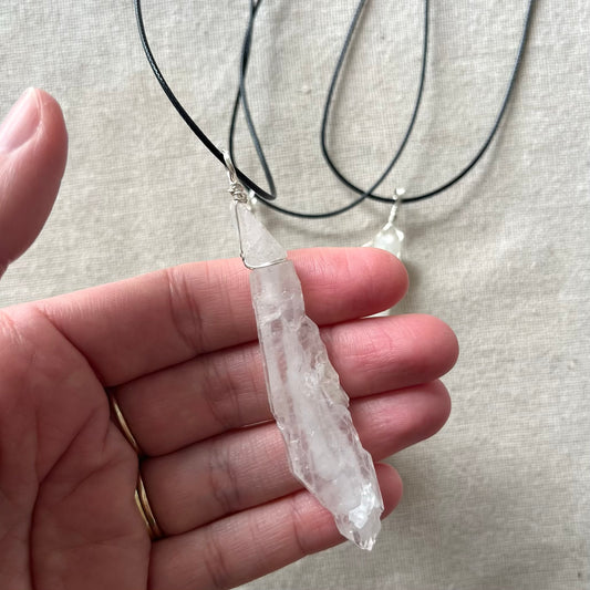Faden Quartz Pendant