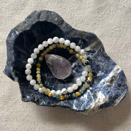 Sodalite Medium Rough Crystal Bowl - Intuition, Peace