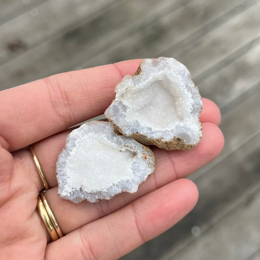 SURPRISE Quartz Geode Small Crystal - Clarity, Amplification, Light